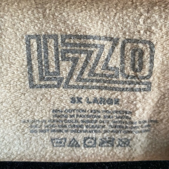 Lizzo You're Special Sasha Flute Sweatshirt Beige Sz 3XL RUNS SMALL Fits Like L - Picture 2 of 7